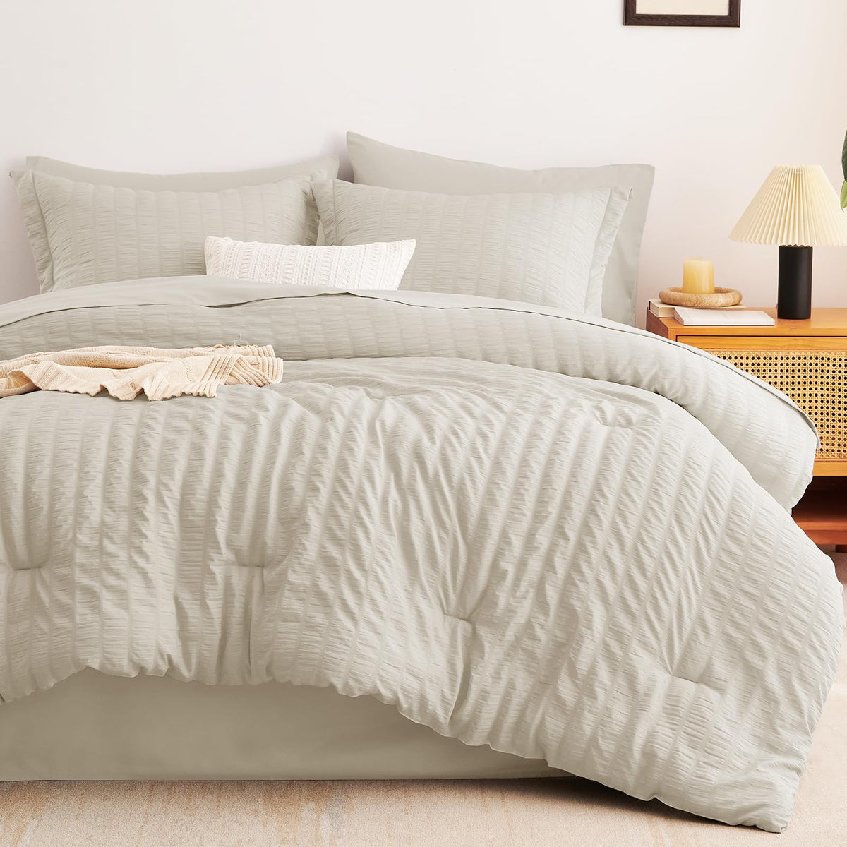 CozyLux vacuum-sealed packaging ensures compact delivery and quick fluff restoration