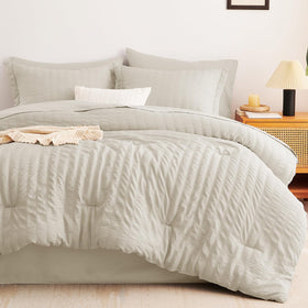 CozyLux vacuum-sealed packaging ensures compact delivery and quick fluff restoration