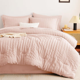 CozyLux vacuum-packaged set showing fluffing tips for quick bed refresh
