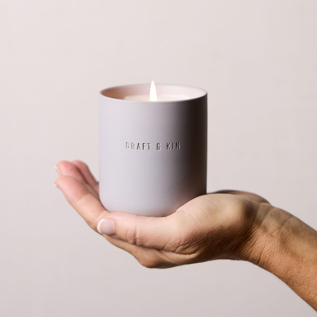 Craft & Kin up to 40-hour burn time promises extended enjoyment.