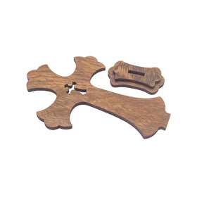 Cregugua baptism centerpiece display with rustic wooden crosses.