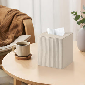 Cretkhp magnetic bottom helps secure tissues during movement.