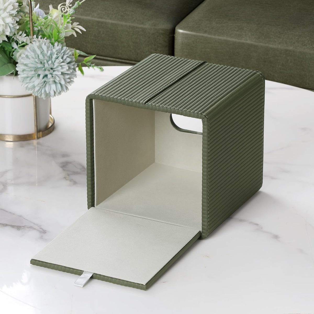 Cretkhp square box cover with magnetic bottom prevents tissue leakage during movement.