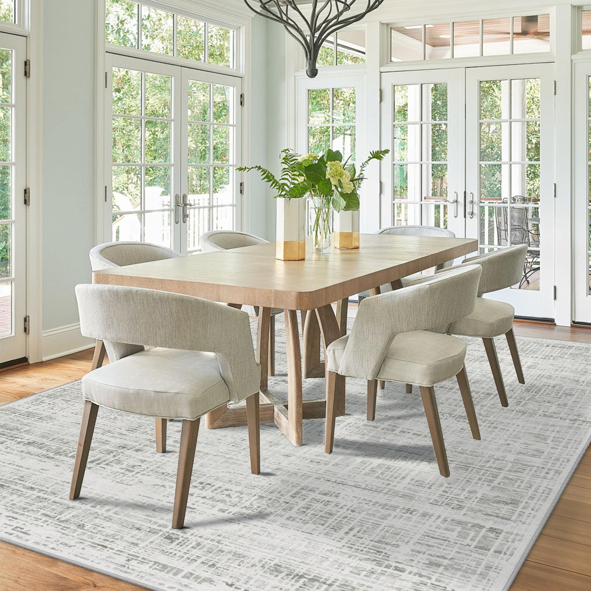 Crority pet-friendly rug is easy to clean.