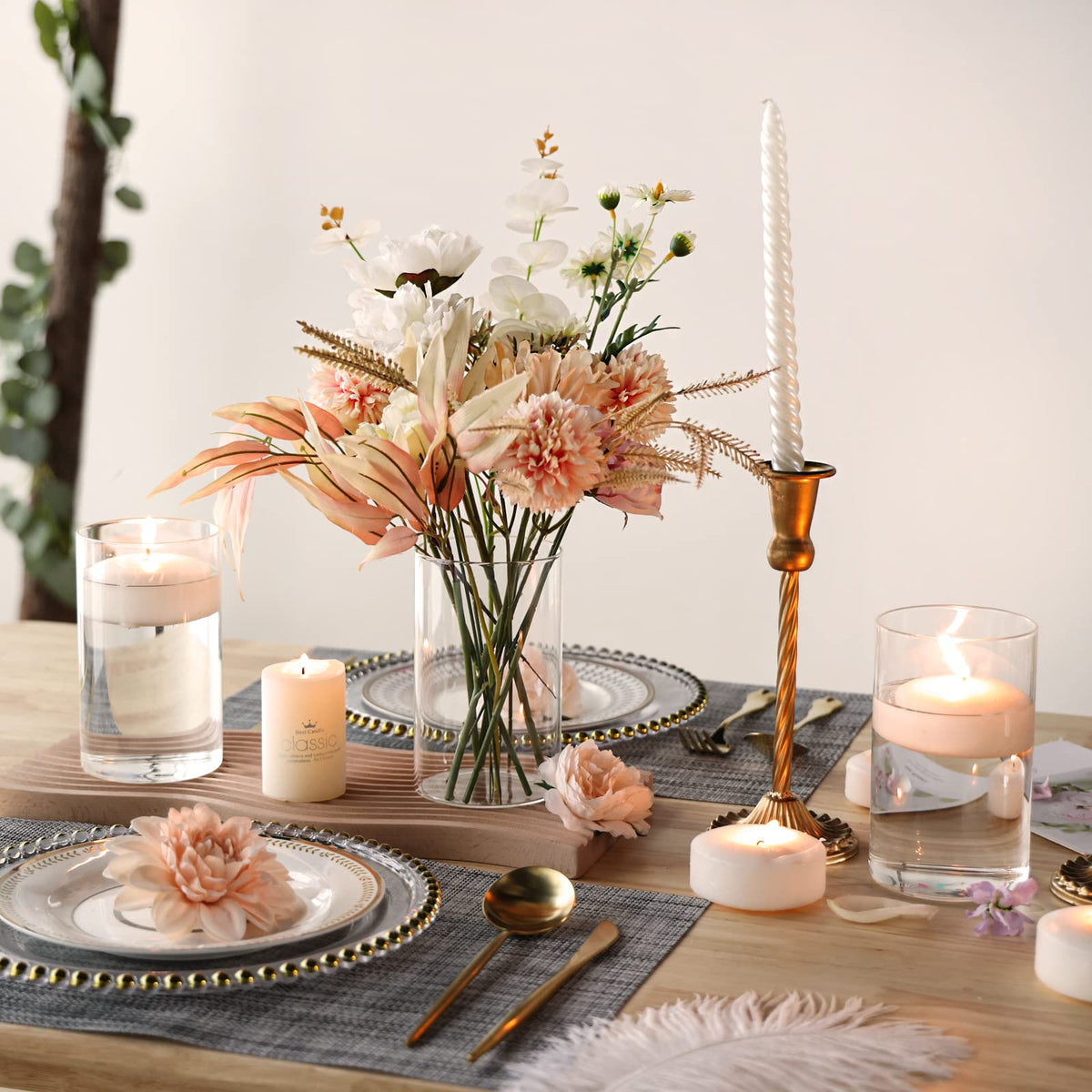 CUCUMI clear glass vases for weddings add table sparkle.