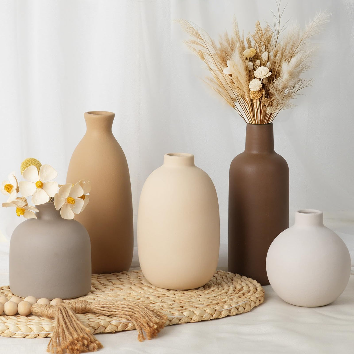CUCUMI vase-1: elegant ceramic vase for dried blooms and neutral decor.