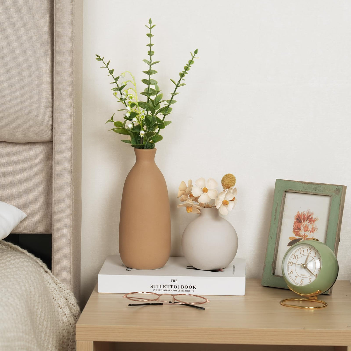 CUCUMI vase-7: large vase makes a statement with fresh or faux stems.