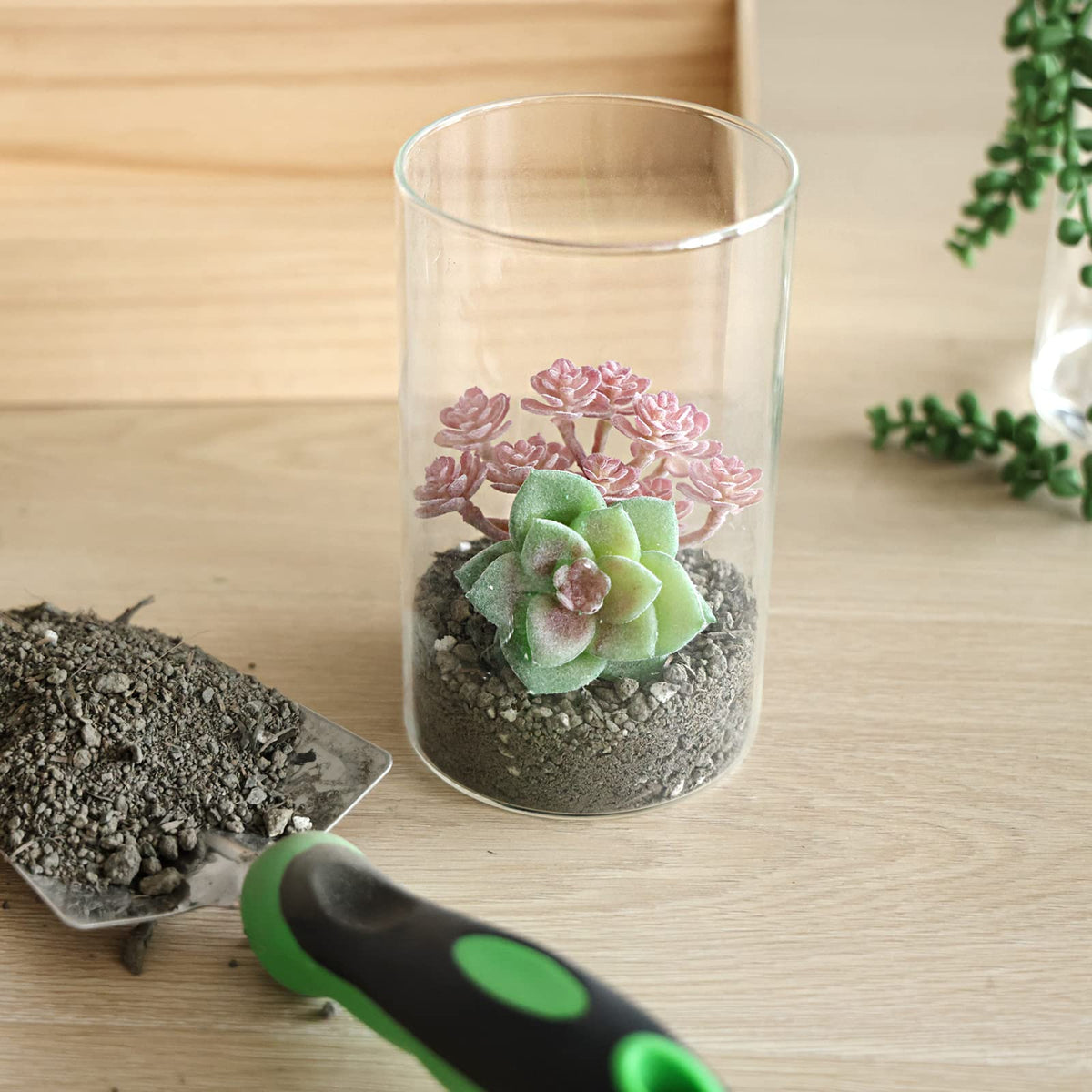 CUCUMI wedding decor vases serve as centerpieces and displays.