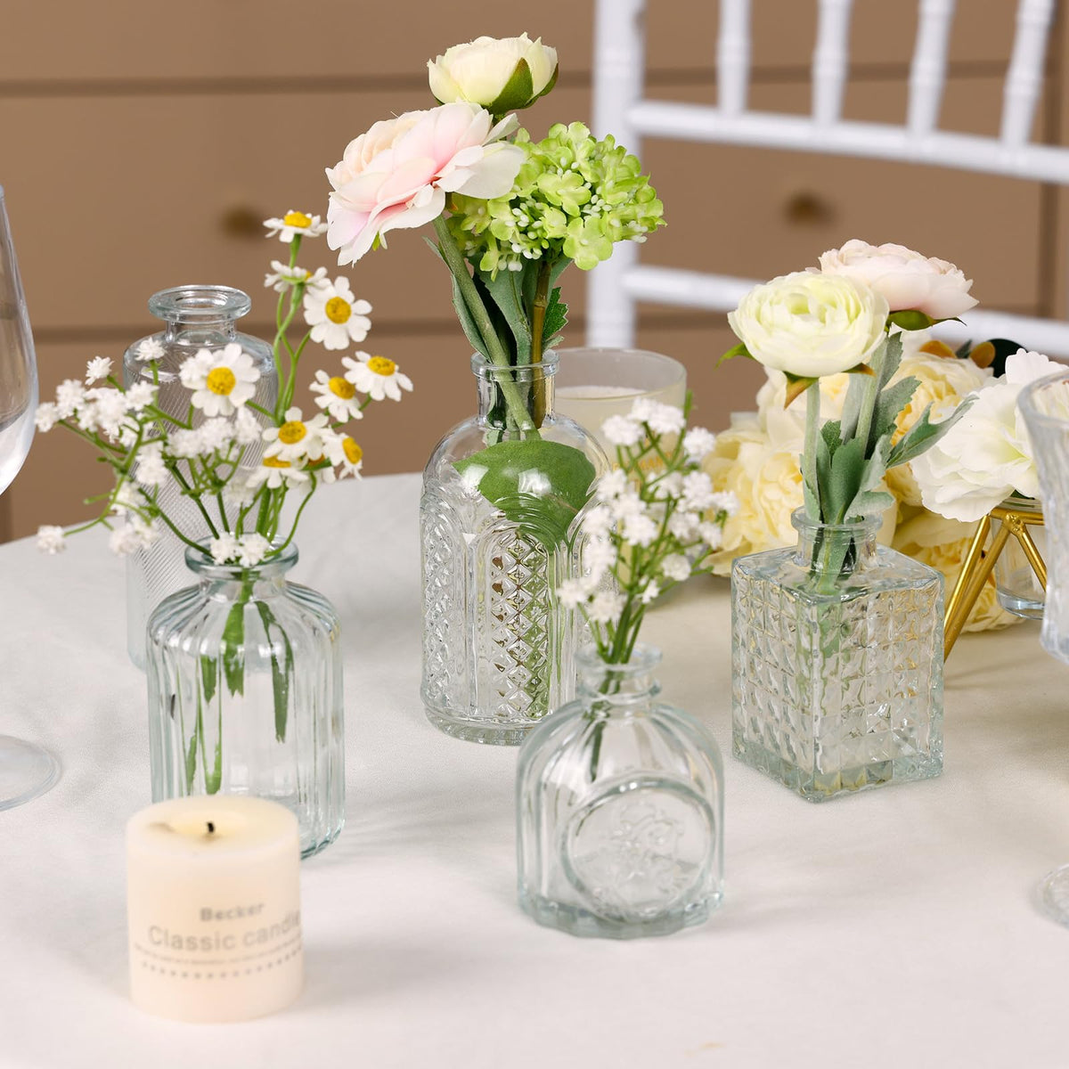 CUCUMI wedding decor vase offers versatile styling for event tables.