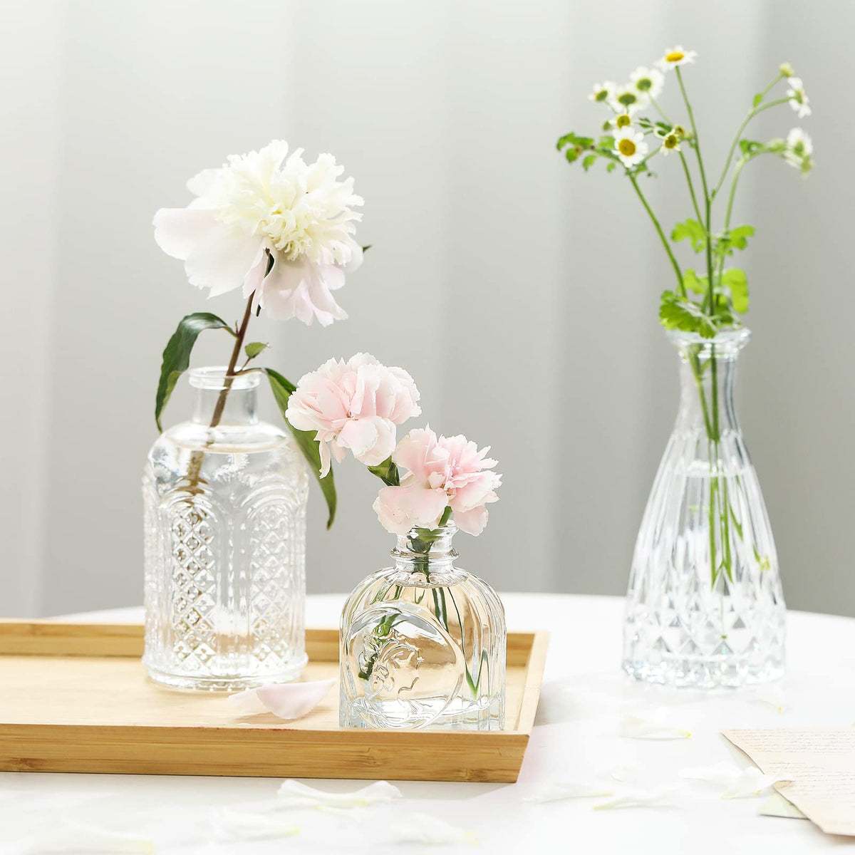 CUCUMI wedding reception centerpiece vase creates charming tablescapes