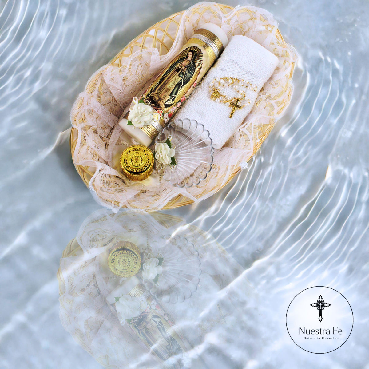 Cuitaxi baptism candle close-up highlights the golden metallic cover.