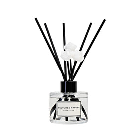 Culture & Nature reed diffuser with soaking reeds, for long-lasting fragrance in any room.