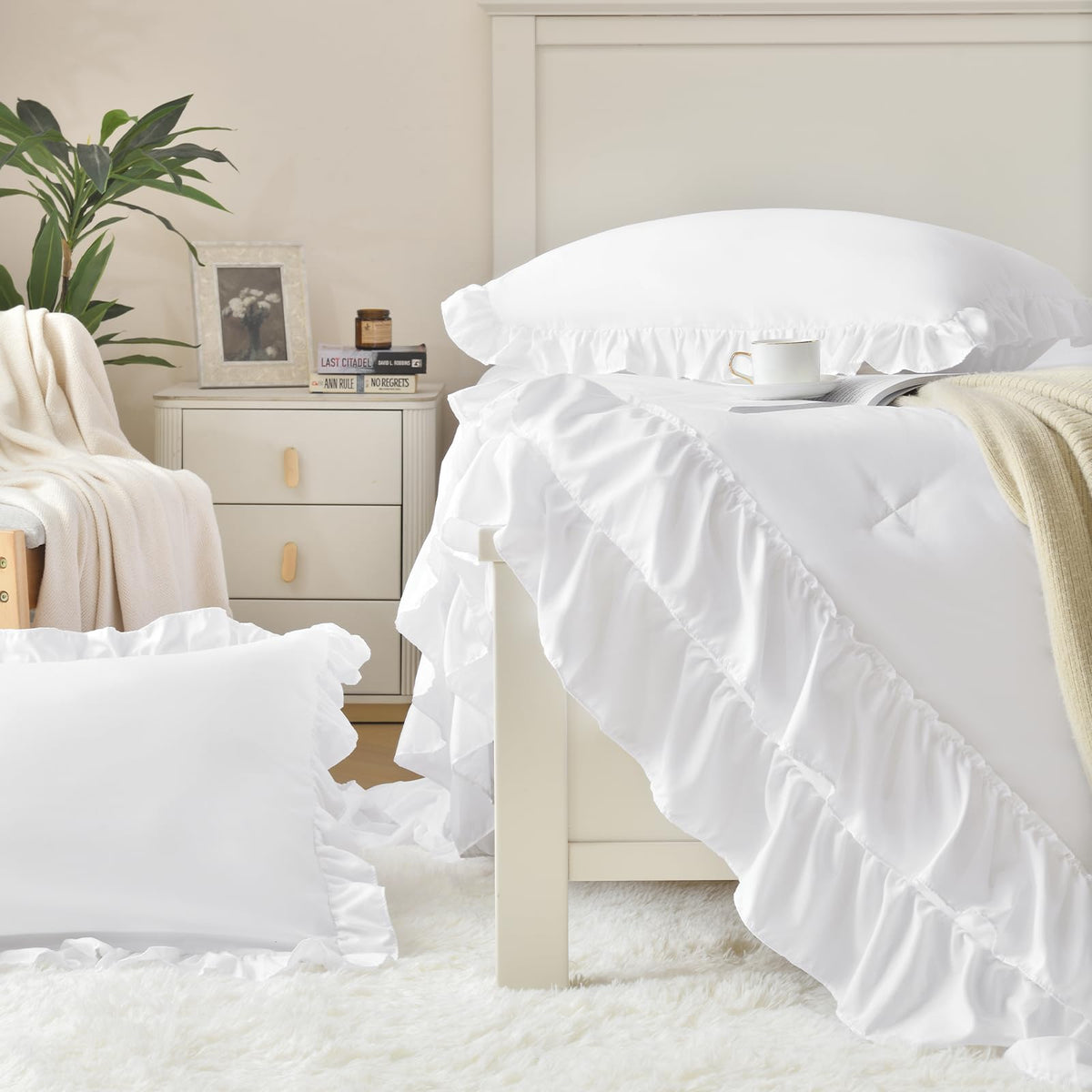 Cupocupa White Queen 3pc set includes comforter and two pillowcases.