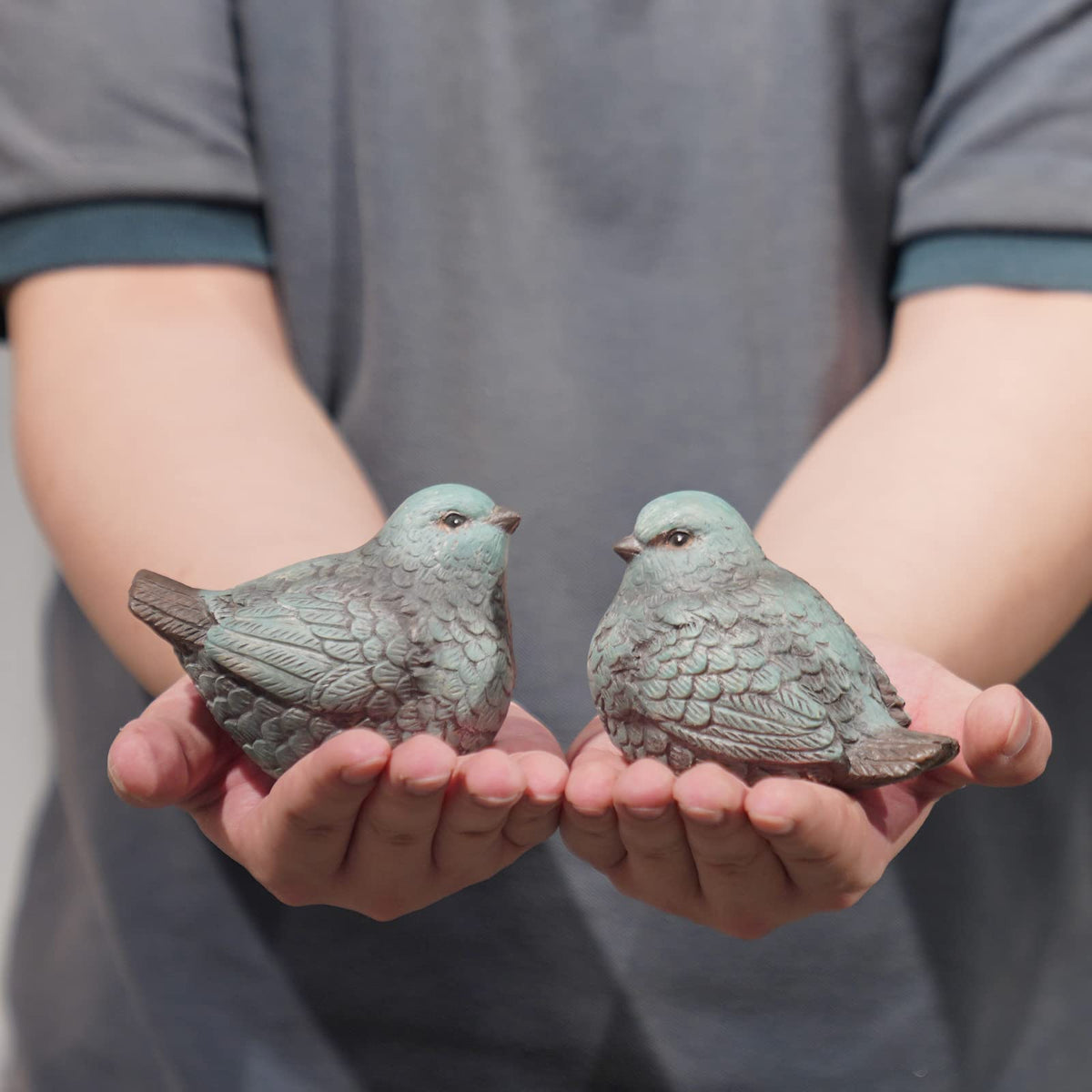 Cynkeyee resin bird figurines for chic home accents.