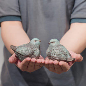 Cynkeyee resin bird figurines for chic home accents.