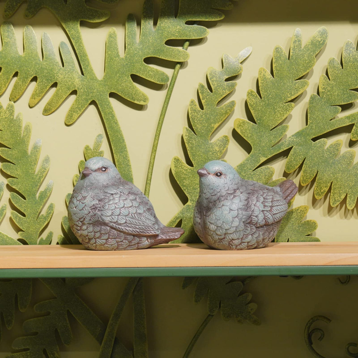 Cynkeyee two-piece birds for seasonal decor themes.
