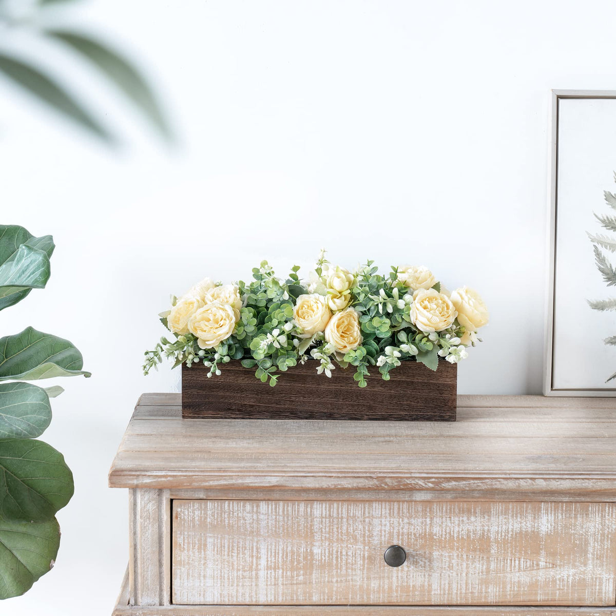 Dahey artificial eucalyptus leaves add natural greenery to centerpieces.