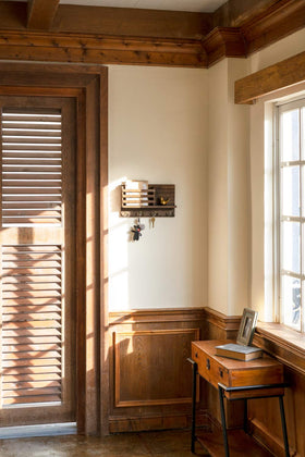 Dahey solid paulownia wood construction ensures durable, long-lasting use.