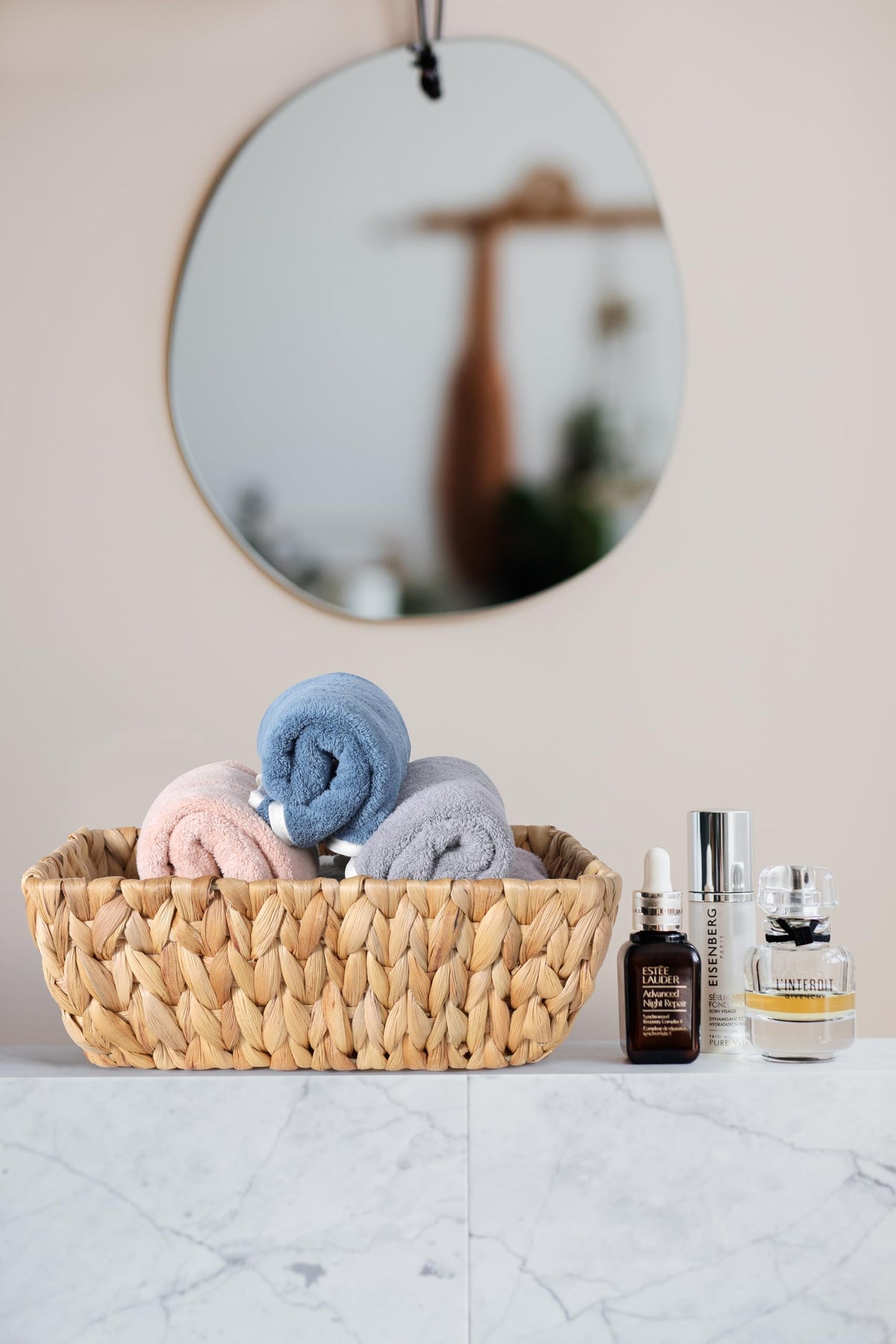 DAICOLAD bathroom towels and toilet paper baskets keep essentials within reach