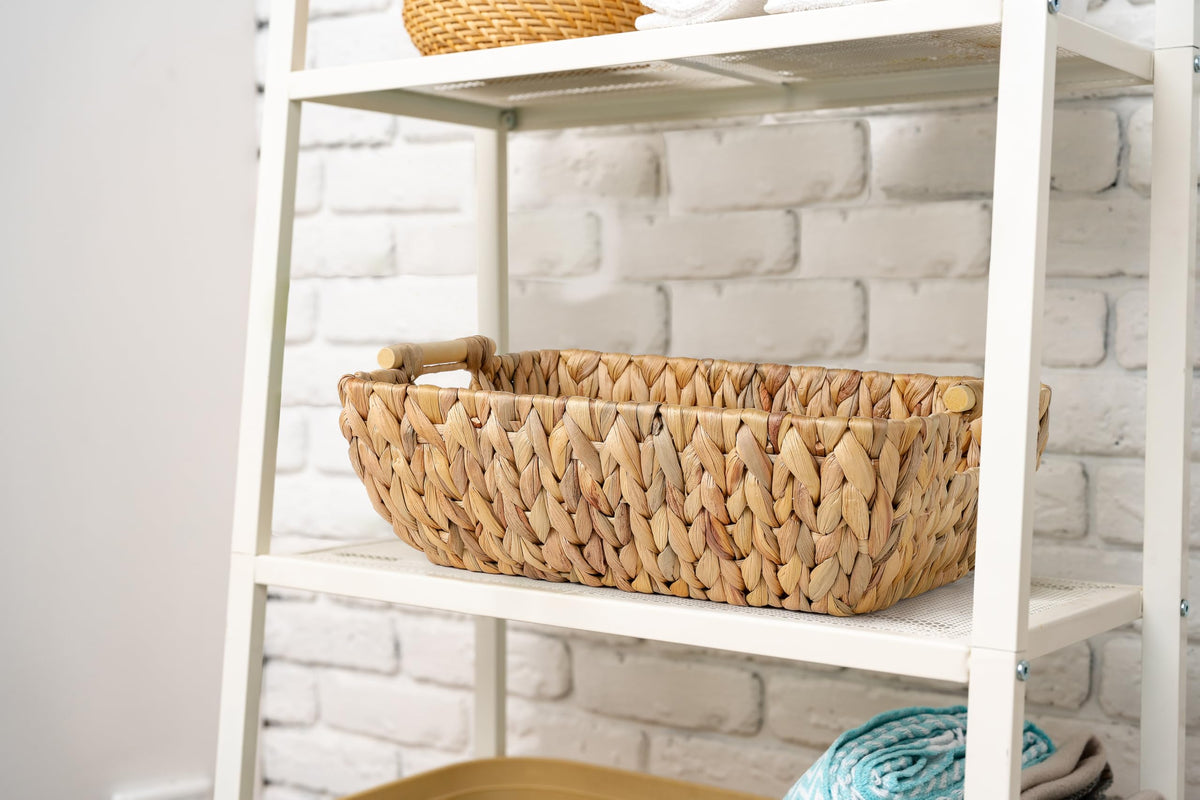 DAICOLAD water hyacinth basket top view, easy to move with smooth handles.