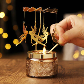 DAISRED scented soy wax candle releasing a warm, inviting fragrance.