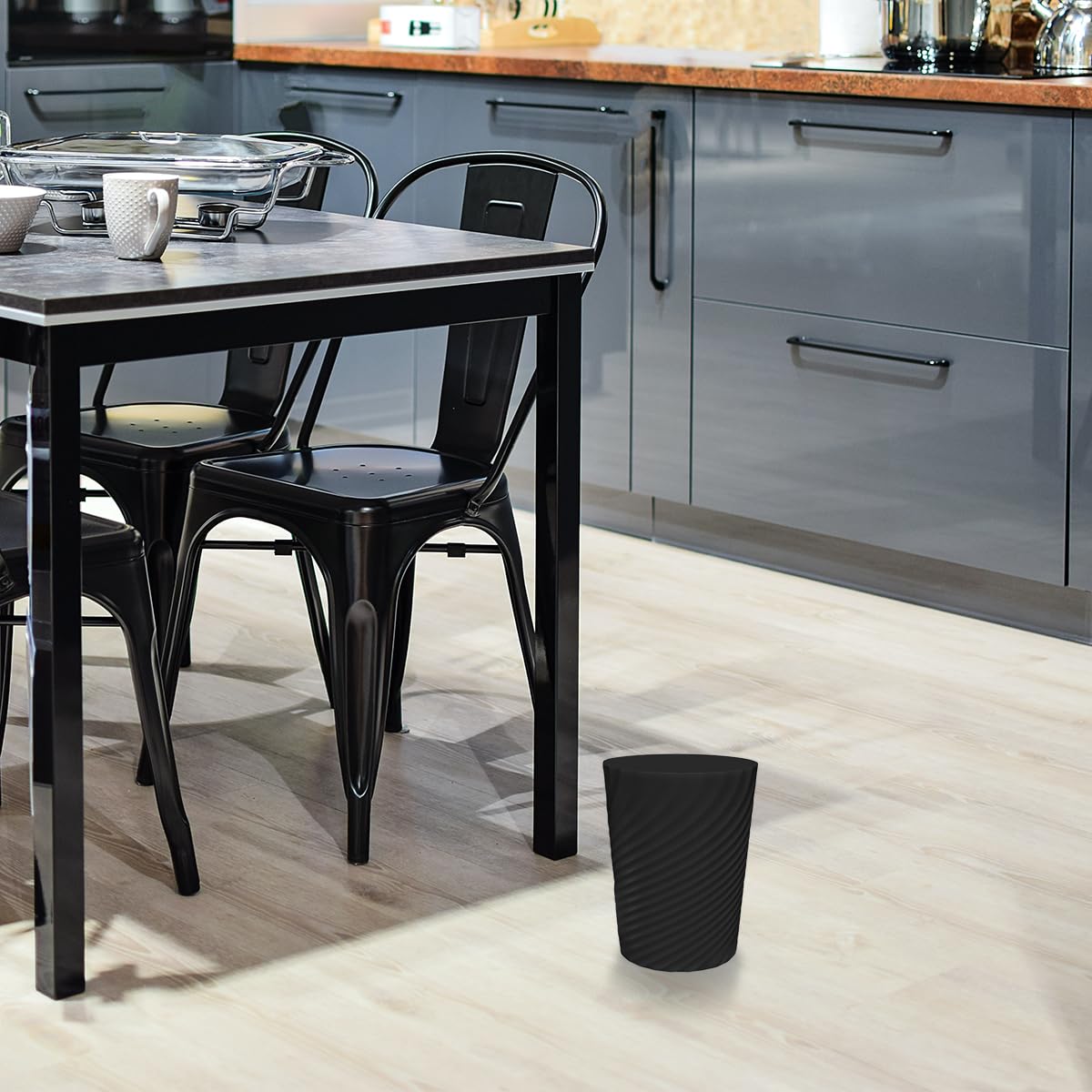 DAJITRE durable polypropylene trash bin ready for daily use.