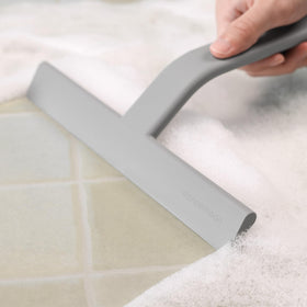 dancemoon JustHang in a bathroom setting for fast shower glass cleaning