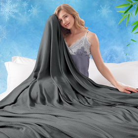 DANGTOP cooling blanket delivers a cooling feel on warm nights for better comfort.