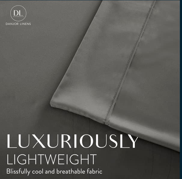 Danjor Linens queen fitted sheet fits deep pockets for a secure, snug bed.