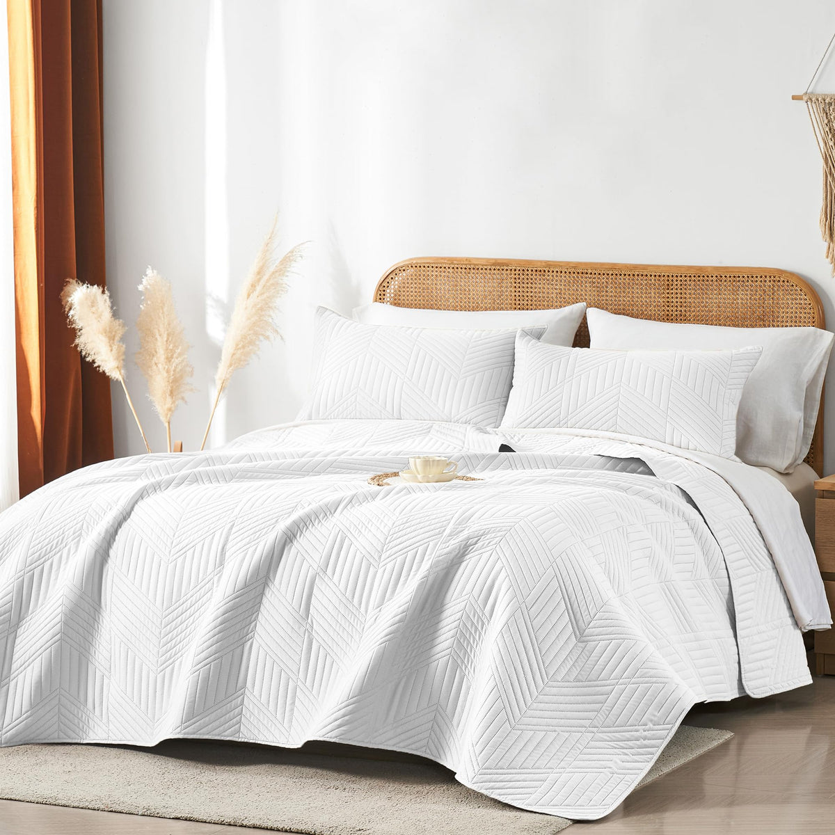 Davulos King Quilt in soft microfiber delivers gentle, skin-friendly comfort.