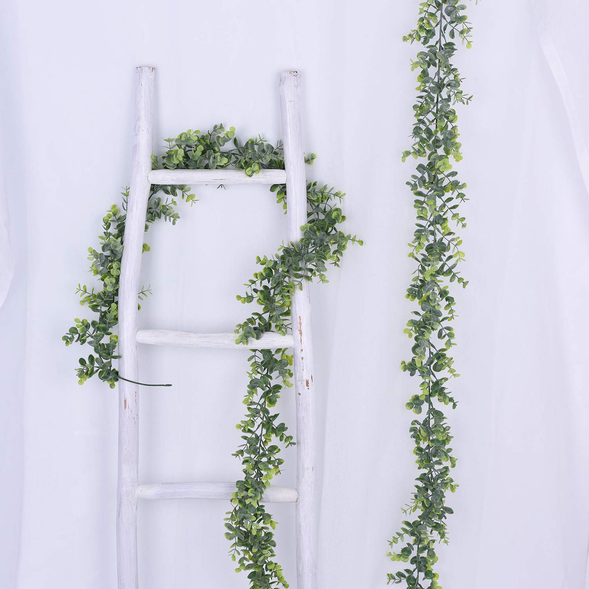 DearHouse eucalyptus garland handmade-leaves, each leaf arranged for a natural three-dimensional look.