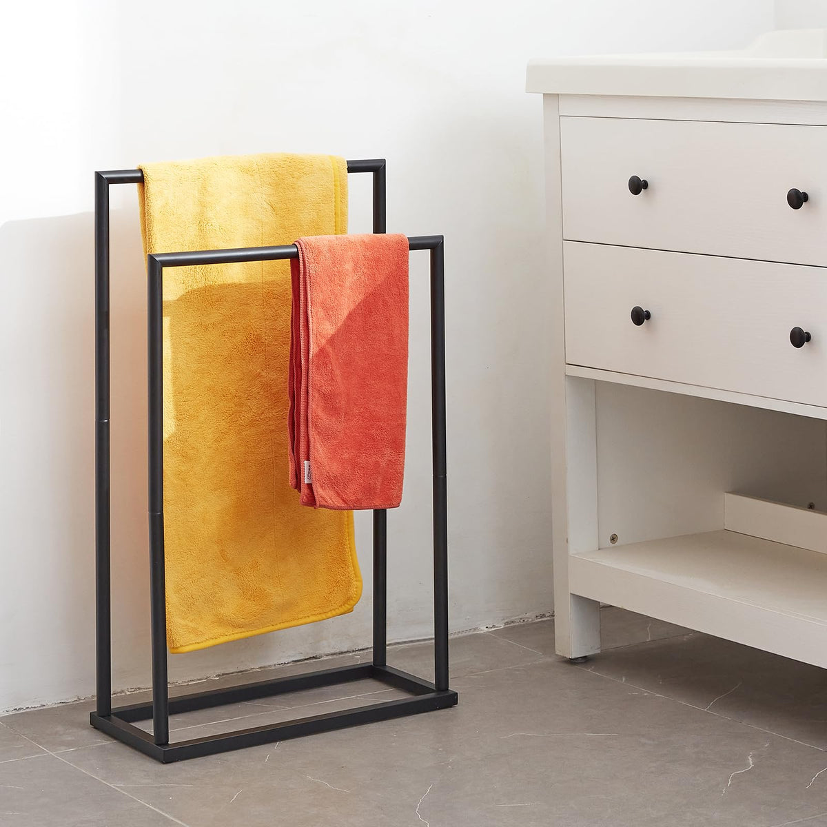 DECLUTTR towel rack stand dimensions reveal compact footprint