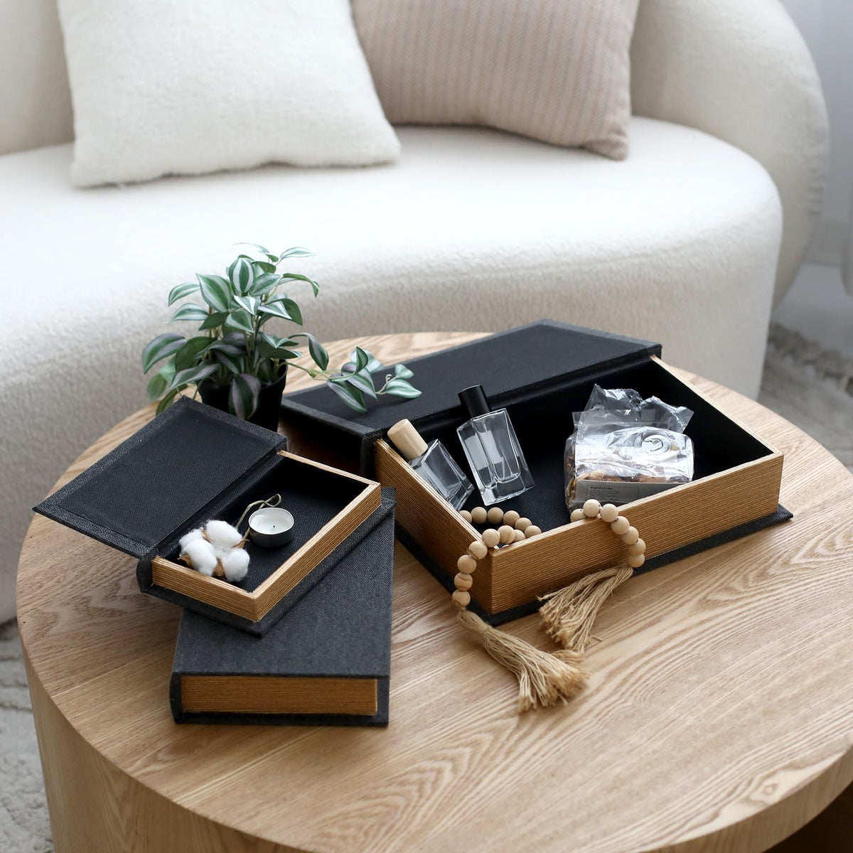 DECOR4SEASON engineered wood structure for durable, long-lasting storage prop.