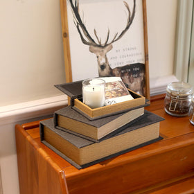 DECOR4SEASON gravity flip-top hinge provides smooth access.
