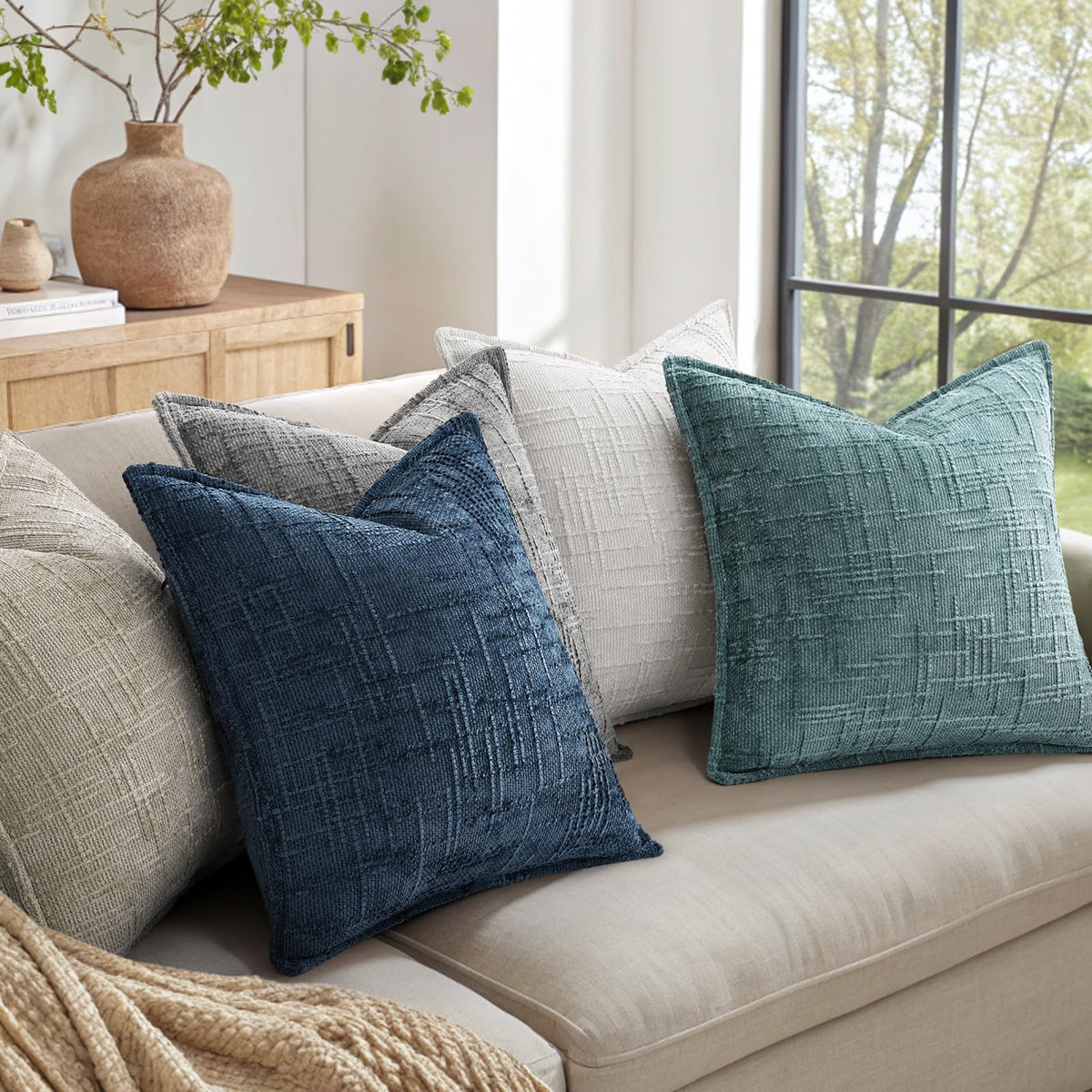 decorUhome detail close-up highlighting durable stitching and craft