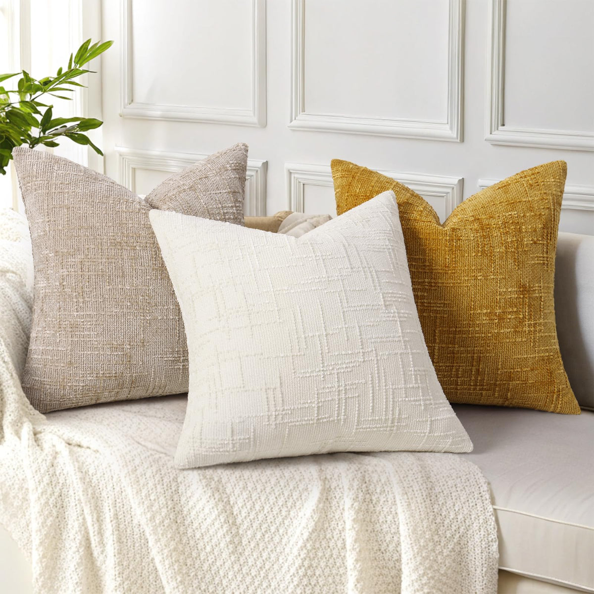 decorUhome Invisible zipper pillow cover blends with decor and feels smooth.