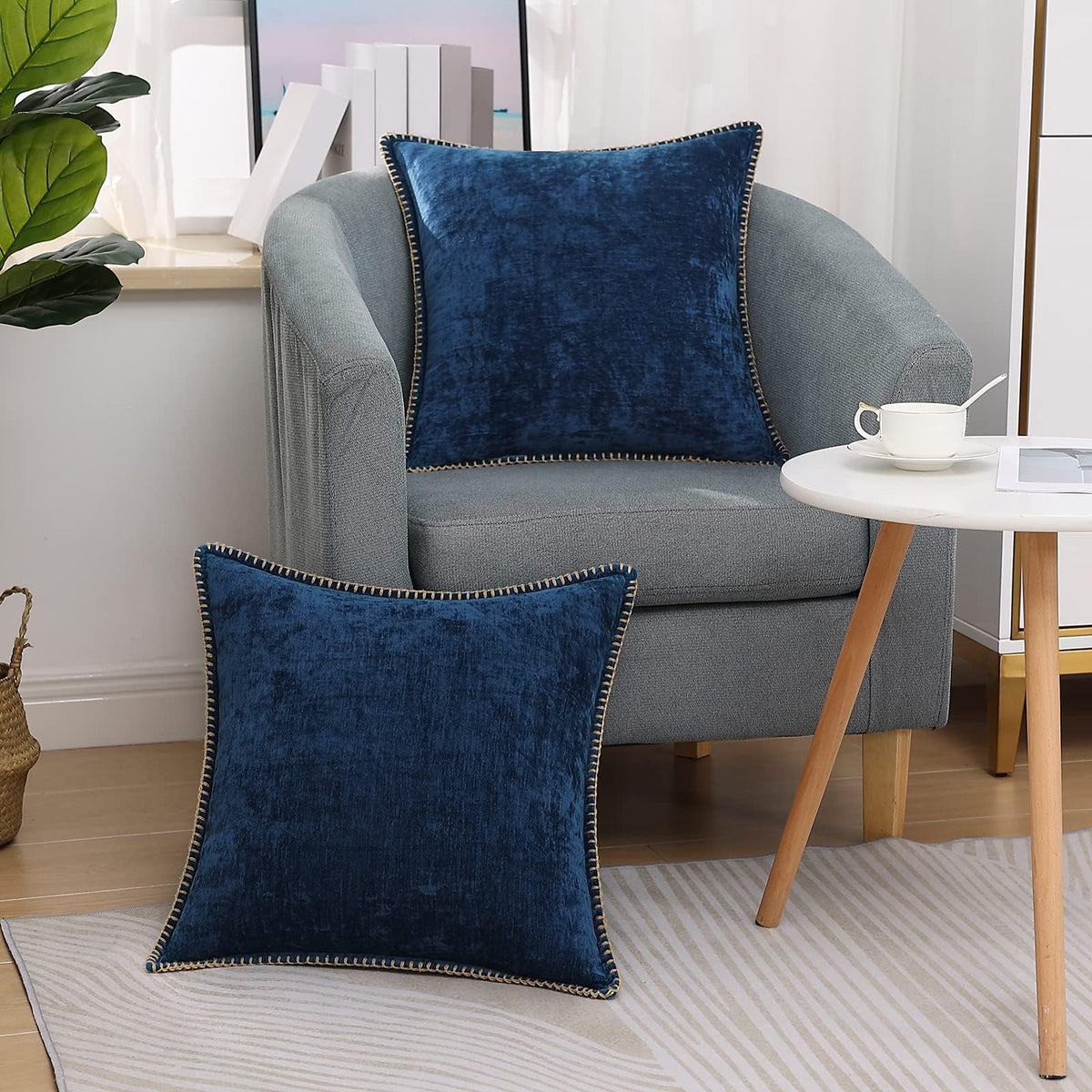 decorUhome Poseidon chenille feels skin-friendly and soft.