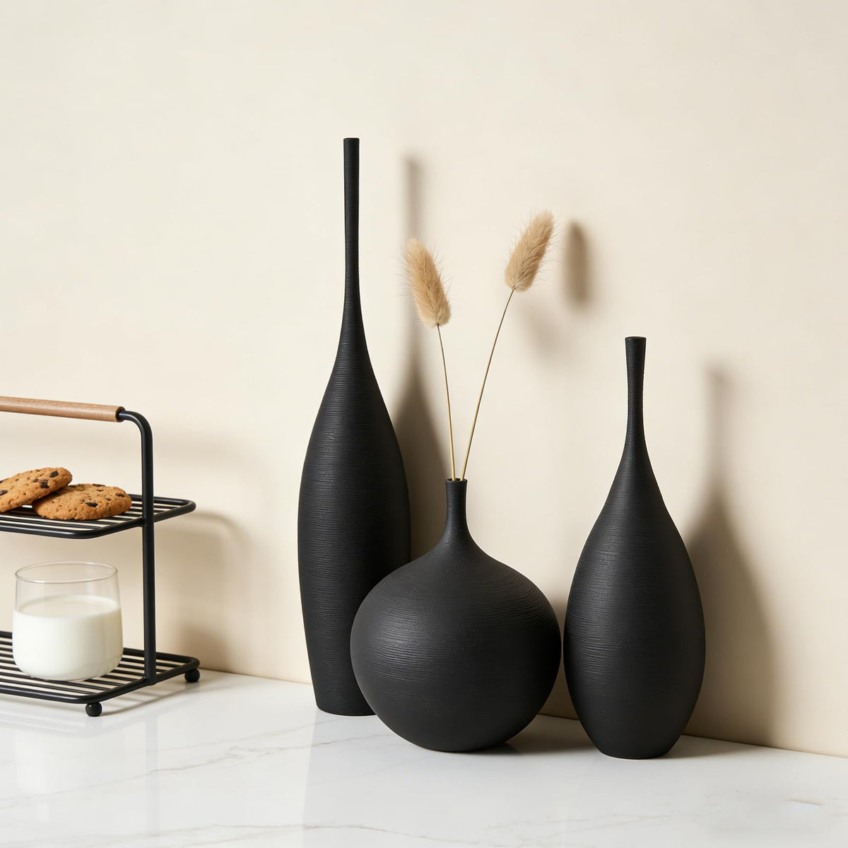 DecoVlog centerpiece table enhances calm, refined table styling.