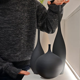 DecoVlog wedding decor option offers elegant black porcelain for events.