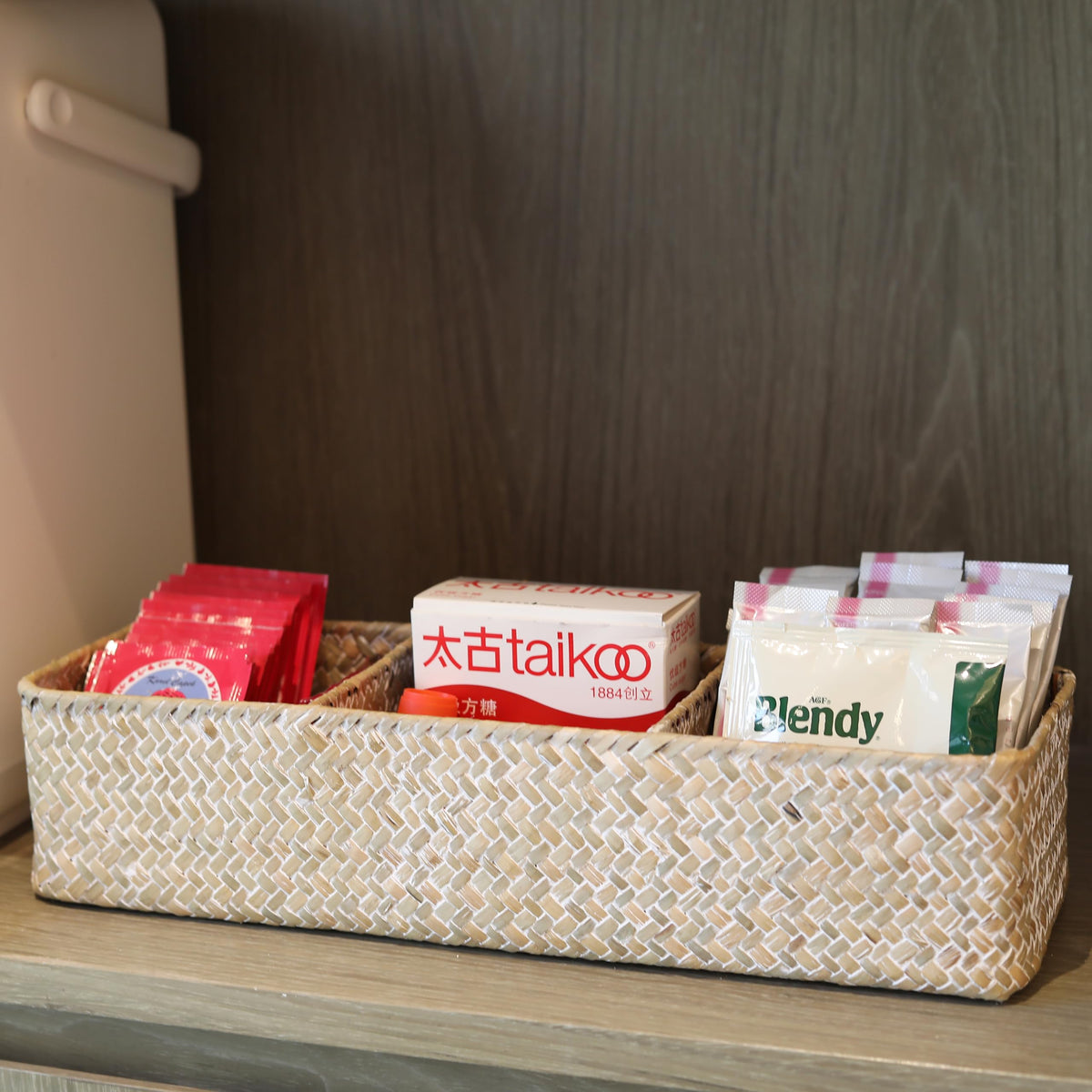 DECRAFTS seagrass basket woven texture highlights natural color and versatility.