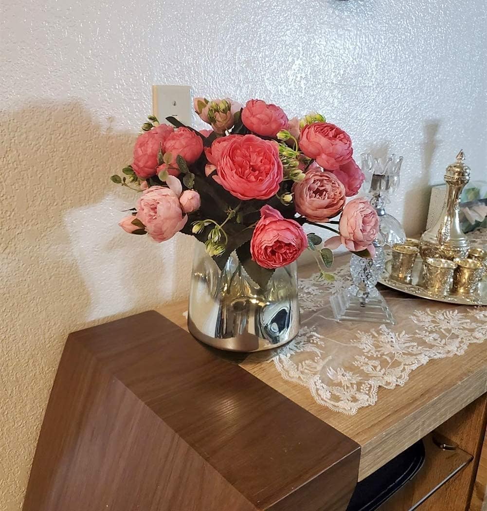 DEEMEI wedding-photography-prop peonies provide soft, photogenic blooms.