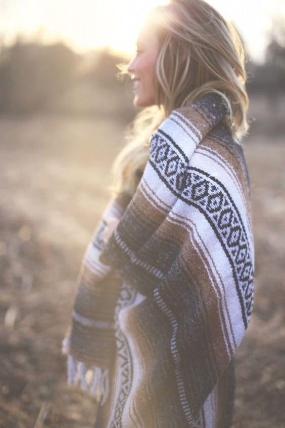 Del Mex blanket woven on wooden looms, showcasing authentic craftsmanship.