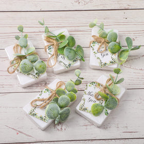Demissle organza bags present each soap favor neatly and safely.