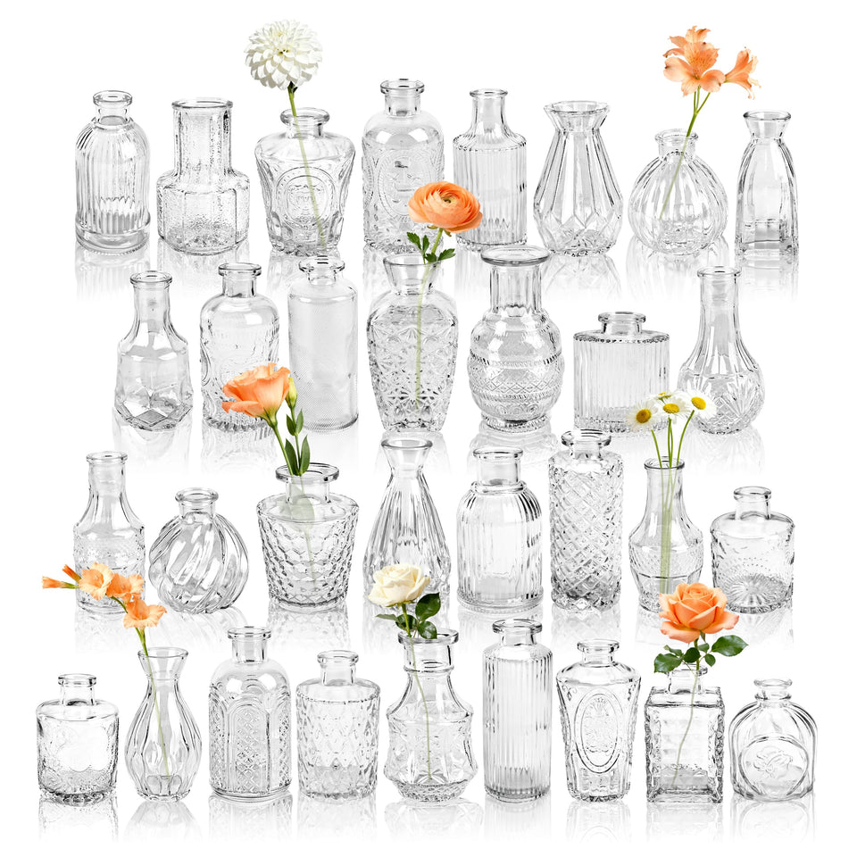 Der Rose bud vase clear glass 32-pack showcases blooms with elegant retro engraving for rustic tables.