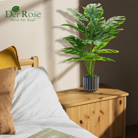 Der Rose realistic Monstera provides year-round greenery.