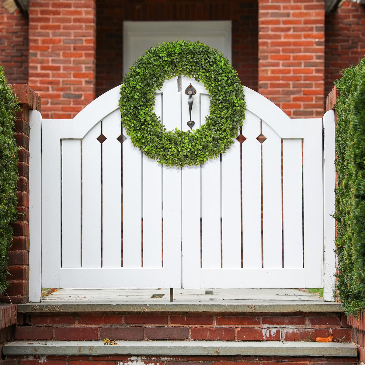 DFRREN boxwood wreath arrives securely packaged for safe delivery.