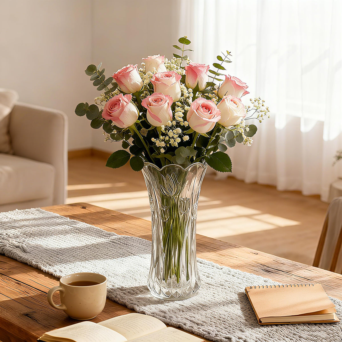 Dicunoy centerpiece vase showcasing roses for versatile decor