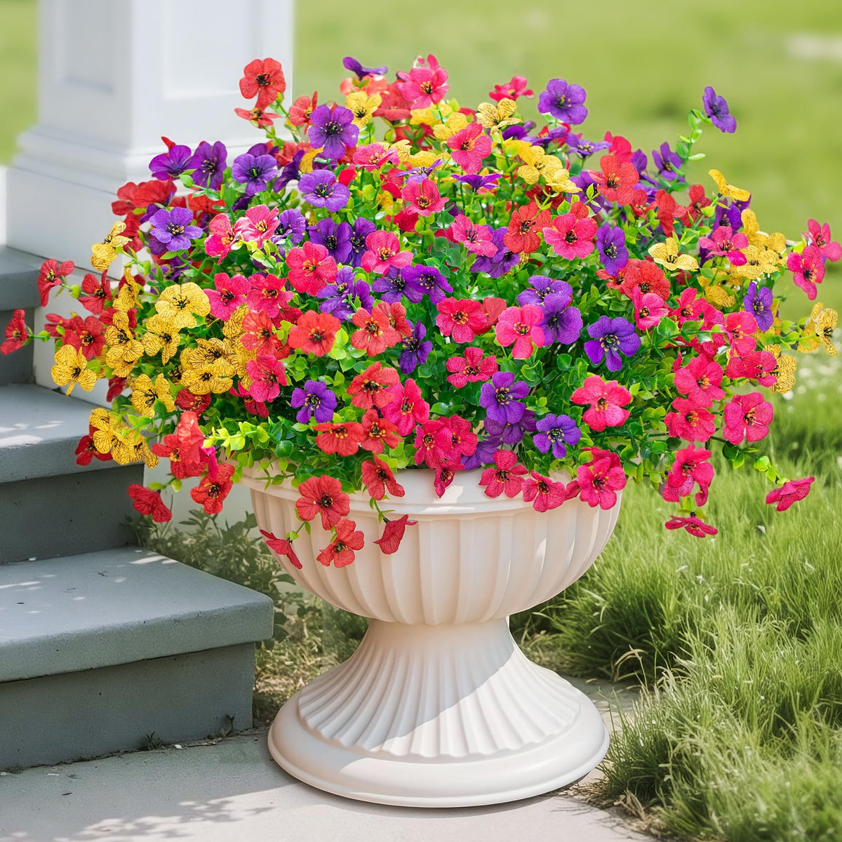 Digtecno UV-resistant outdoor daisy promotes vibrant color in sunlit patios.