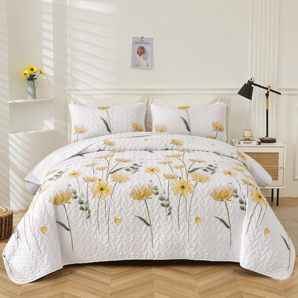Lightweight Dinjoy floral quilt fabric suitable for year-round use