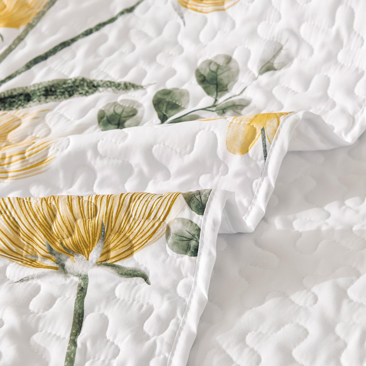 Quilt set unfolded to reveal full floral design and size